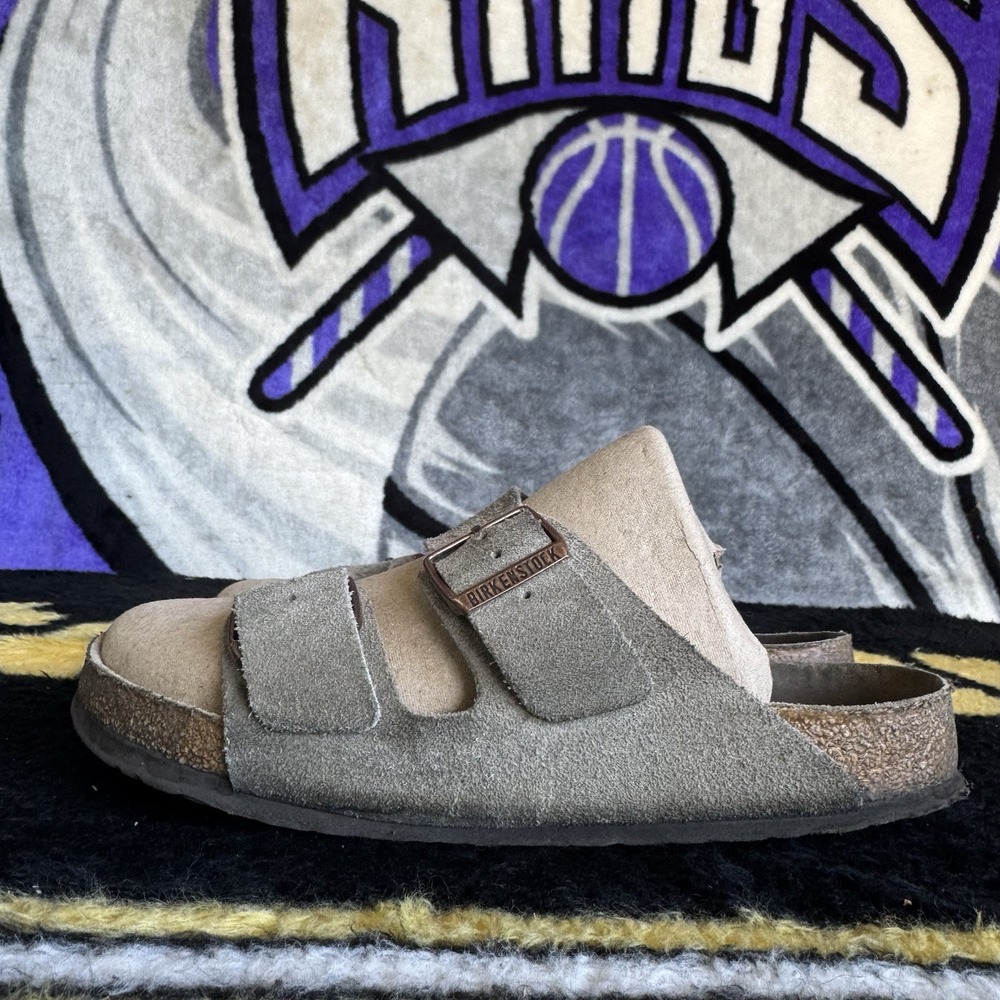 Size 40/W9/M7 - Unisex Birkenstock Arizona Soft Footbed Regular Fit Taupe